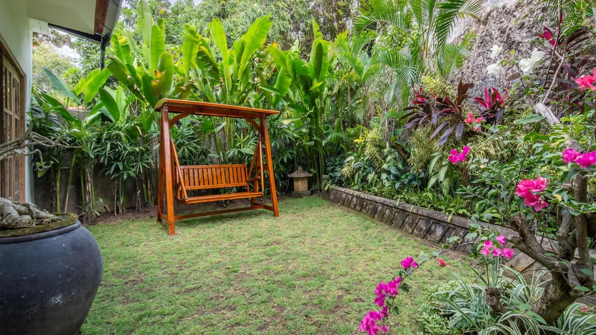 Tropical Villa Sinar Maluku Uluwatu  Indonesia